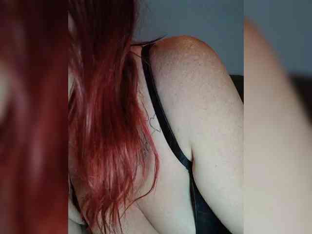 ScarlettRedRose webcam