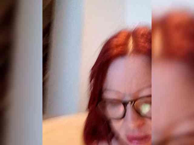 ScarlettRedRose webcam