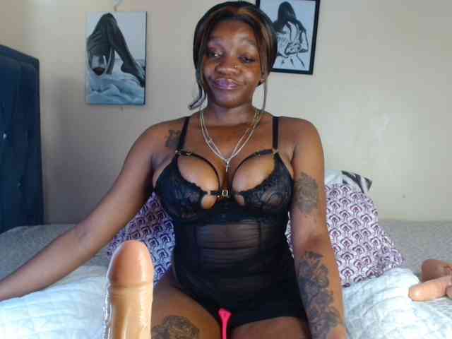 Miss-Kiiki webcam