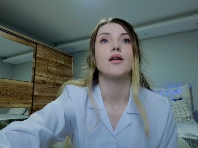 KristinaMoonx live cam on BongaCams