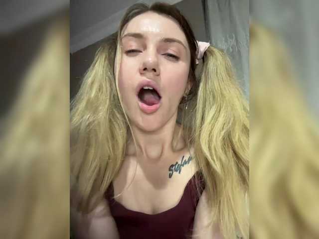 KristinaMoonx live cam on BongaCams