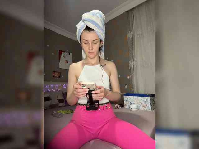 KristinaMoonx webcam