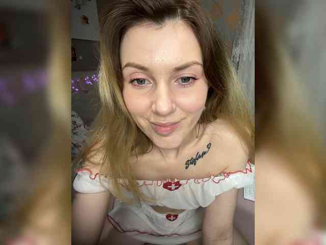 KristinaMoonx webcam