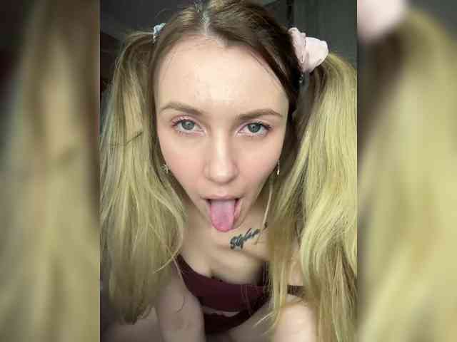KristinaMoonx webcam