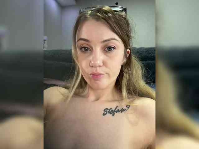 KristinaMoonx webcam