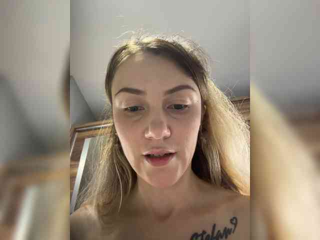 KristinaMoonx webcam