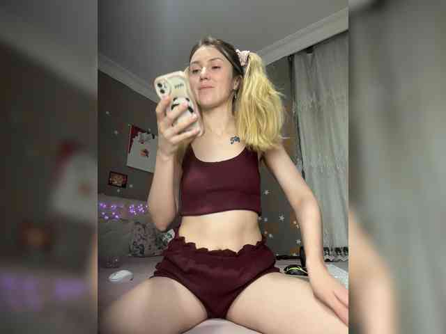 KristinaMoonx webcam