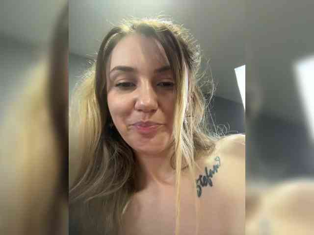 KristinaMoonx webcam