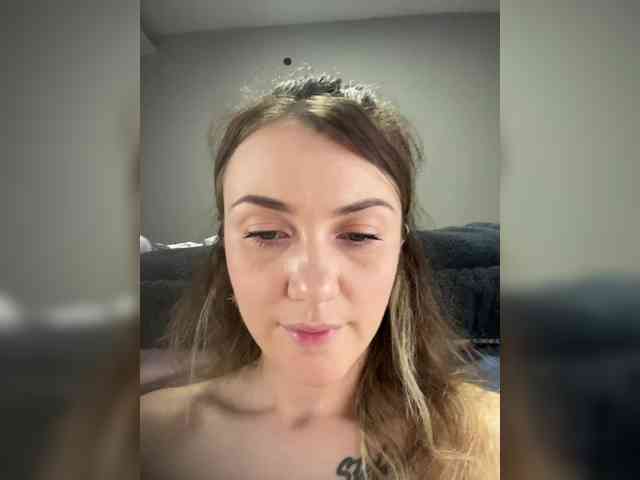 KristinaMoonx webcam