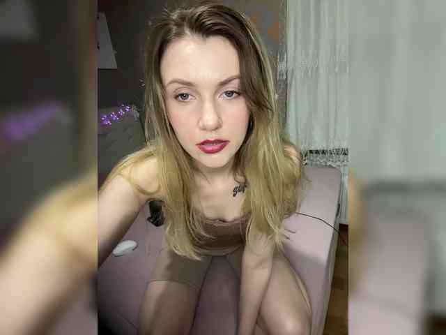 KristinaMoonx webcam