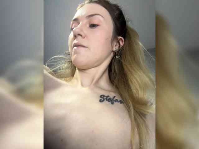 KristinaMoonx webcam