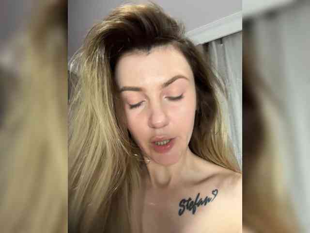 KristinaMoonx webcam