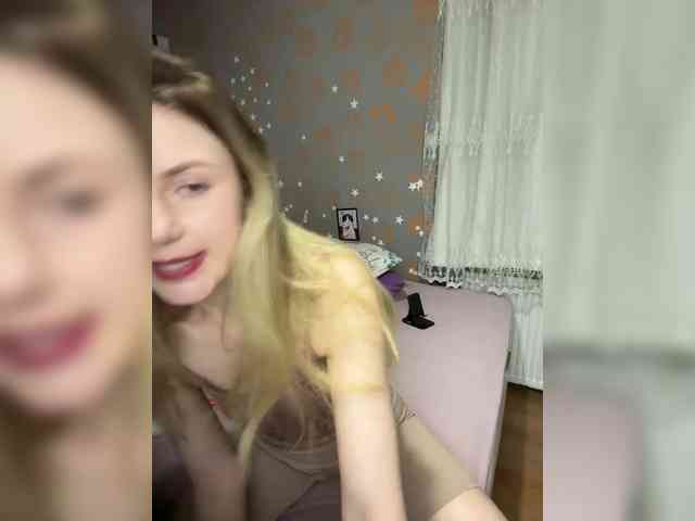 KristinaMoonx webcam