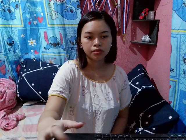 sweetiepiee's BongaCams show and profile