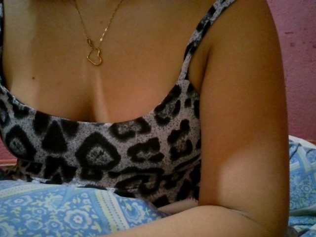 sweetiepiee live cam on BongaCams