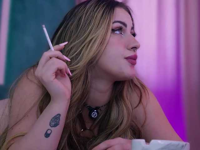 LucyLexton live cam on BongaCams