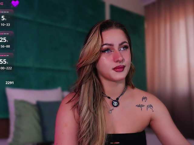 LucyLexton live cam on BongaCams