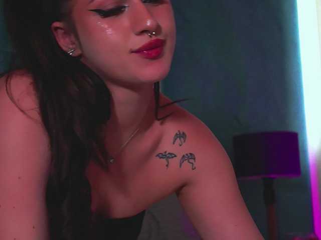LucyLexton live cam on BongaCams