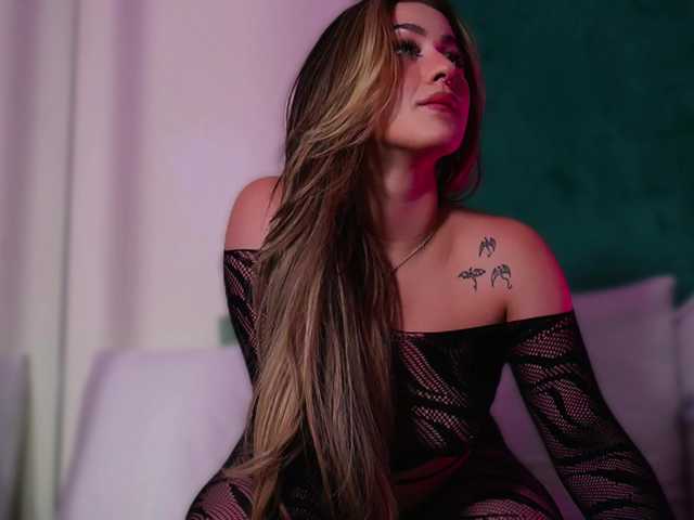 LucyLexton live cam on BongaCams