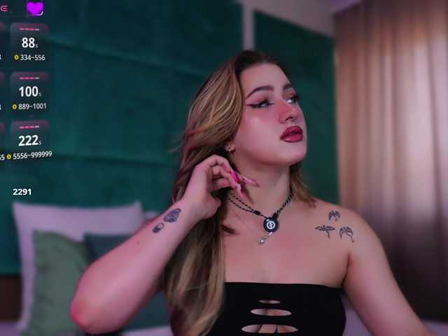 LucyLexton live cam on BongaCams