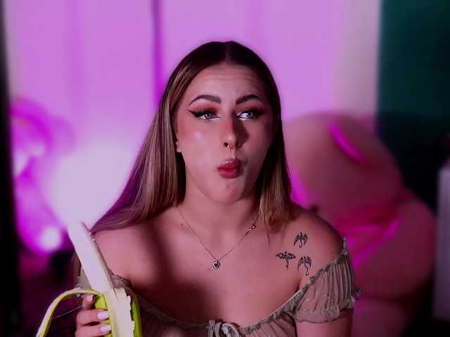 LucyLexton live cam on BongaCams