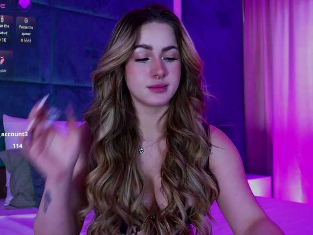 LucyLexton live cam on BongaCams