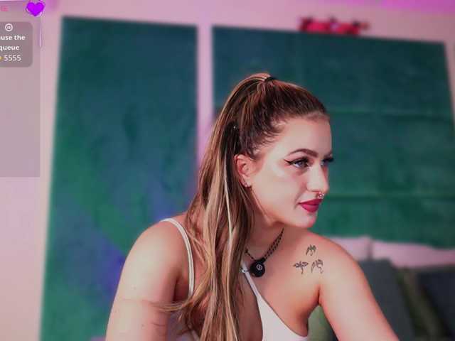 LucyLexton live cam on BongaCams
