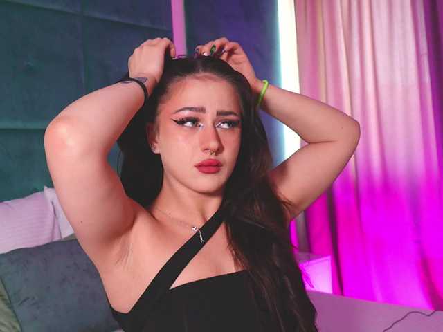 LucyLexton live cam on BongaCams