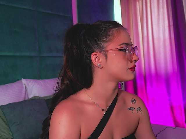 LucyLexton live cam on BongaCams