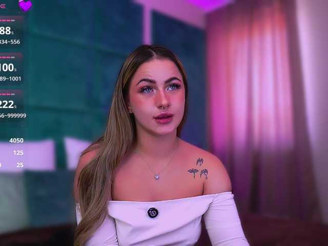 LucyLexton live cam on BongaCams