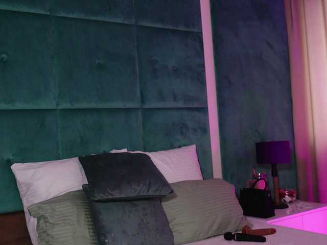LucyLexton live cam on BongaCams