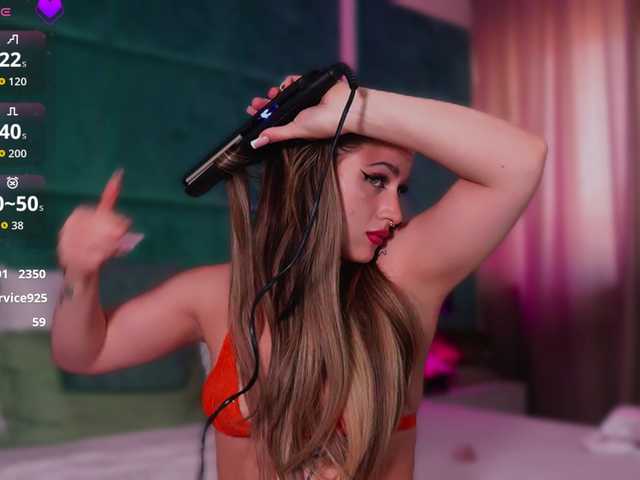LucyLexton live cam on BongaCams