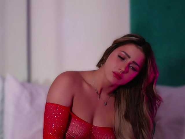 LucyLexton live cam on BongaCams