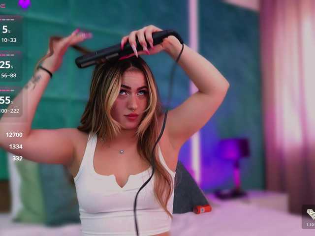 LucyLexton live cam on BongaCams
