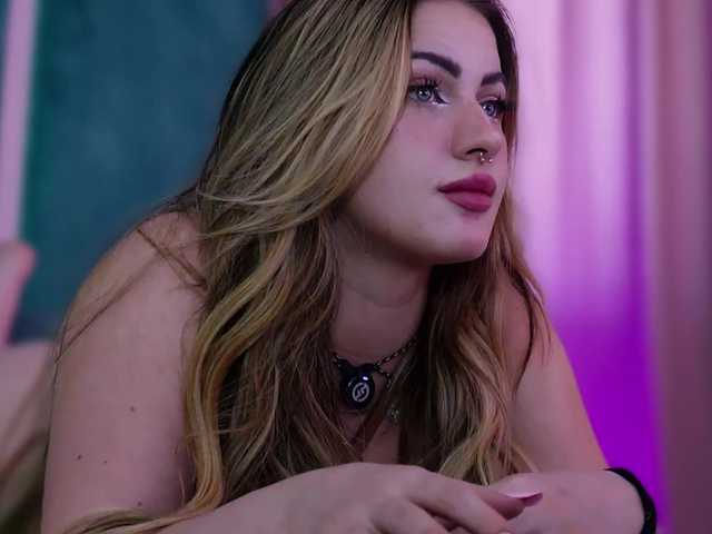 LucyLexton live cam on BongaCams
