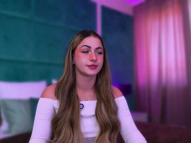 LucyLexton live cam on BongaCams