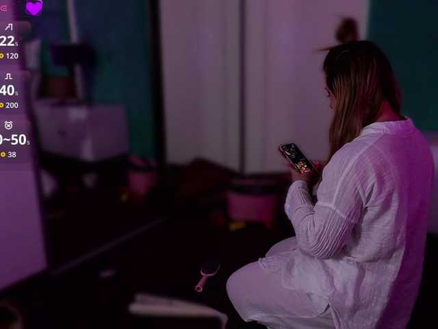 LucyLexton live cam on BongaCams
