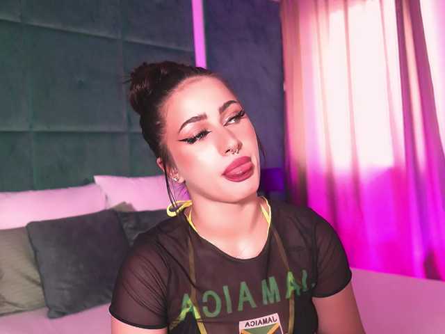 LucyLexton live cam on BongaCams