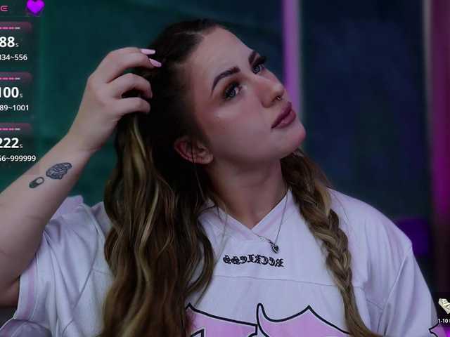 LucyLexton live cam on BongaCams