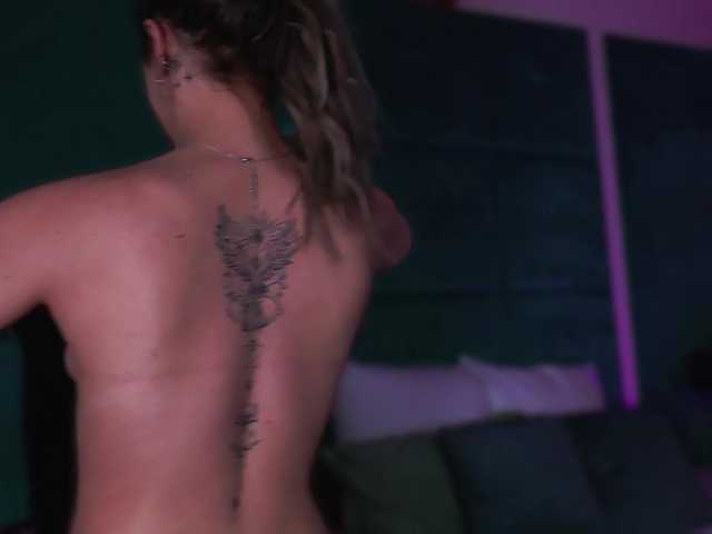 LucyLexton live cam on BongaCams