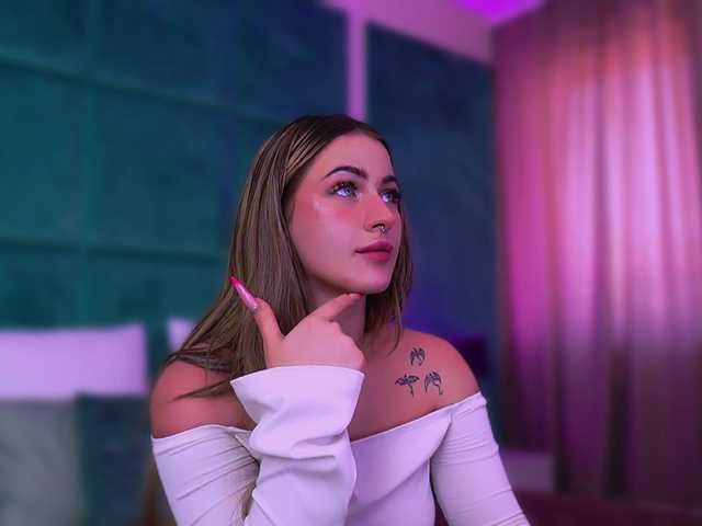 LucyLexton live cam on BongaCams