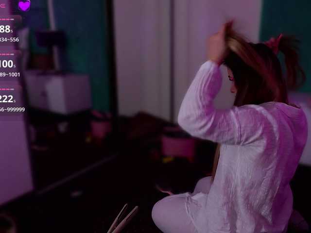 LucyLexton live cam on BongaCams