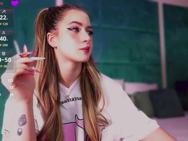 LucyLexton live cam on BongaCams