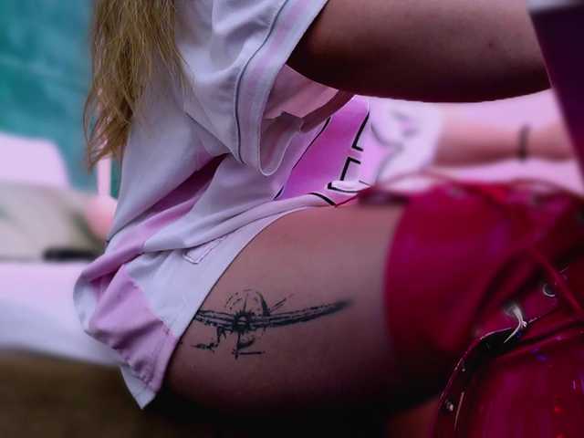 LucyLexton live cam on BongaCams