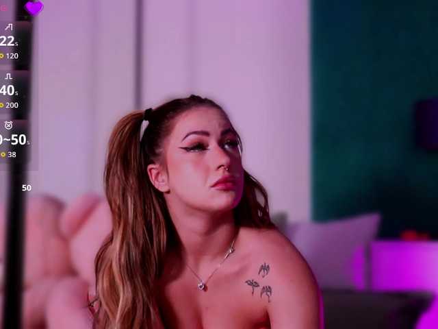 LucyLexton live cam on BongaCams