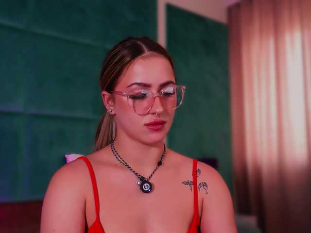LucyLexton live cam on BongaCams