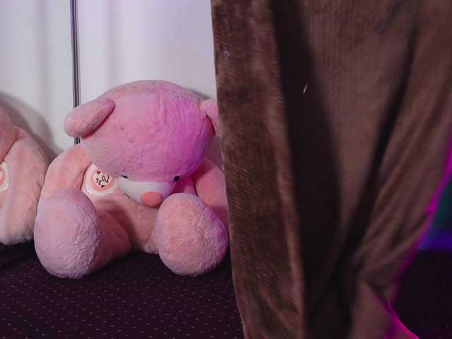 LucyLexton live cam on BongaCams