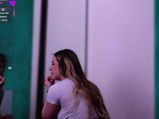 LucyLexton live cam on BongaCams