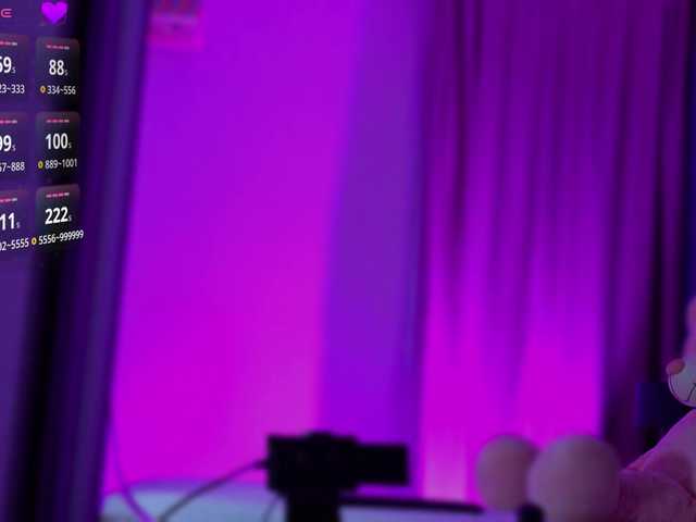 LucyLexton live cam on BongaCams