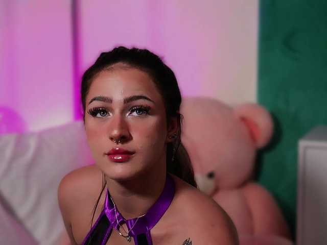 LucyLexton live cam on BongaCams